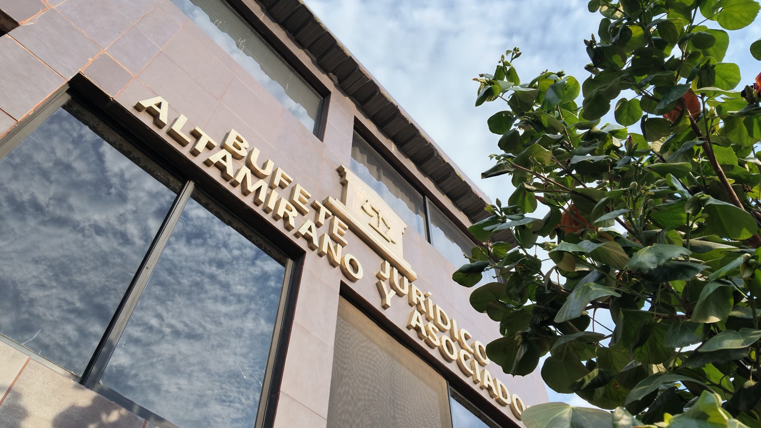 Fachada de las oficinas de Corporativo Altamirano
